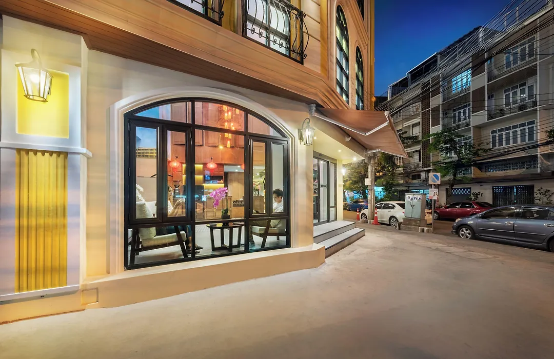 Phra Nakhon Poshtel-1